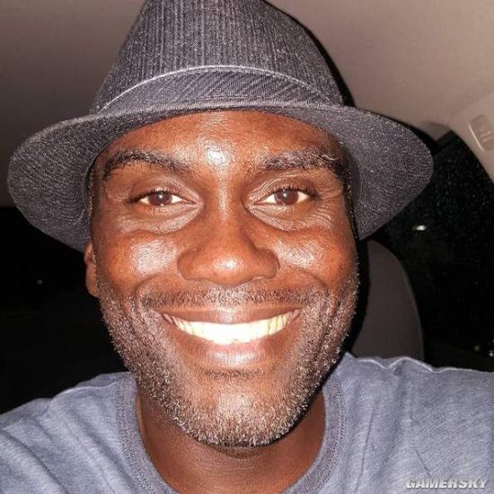 一张笑脸打天下用自拍吸引了8万粉丝的网红大叔