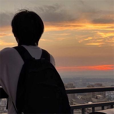 干净的背影男头像高清单人络超火孤单感十足男头图片大全男生头像