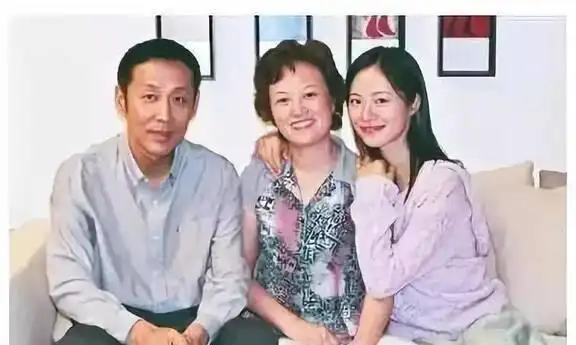 双料影帝陈道明与妻子一见钟情互相成就结婚41年依旧恩爱