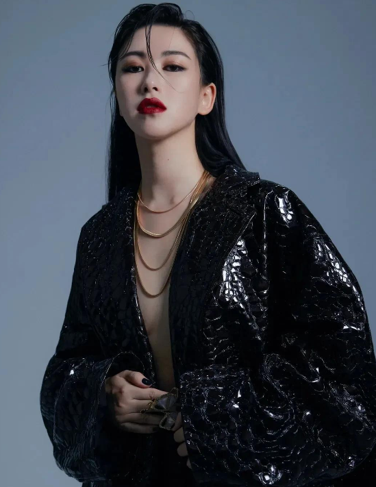 朱珠:人间尤物,性感妩媚,韵味十足的最美面孔,不一样的人生  她,全球