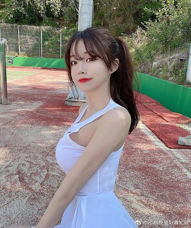 便利商店超可爱的店员完美身材好迷人工作视角展现超高颜值