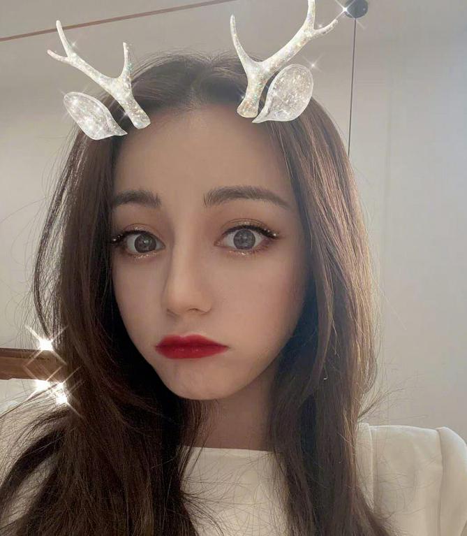 迪丽热巴微笑背后的商业魅力:娱乐市场的新风向标 迪丽热巴,当代娱乐