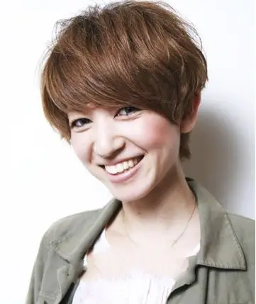 2012流行短发让你年轻时尚