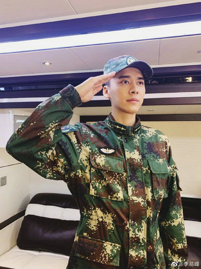 李易峰晒帅气军装照新剧杀青发文表不舍 - vs影院