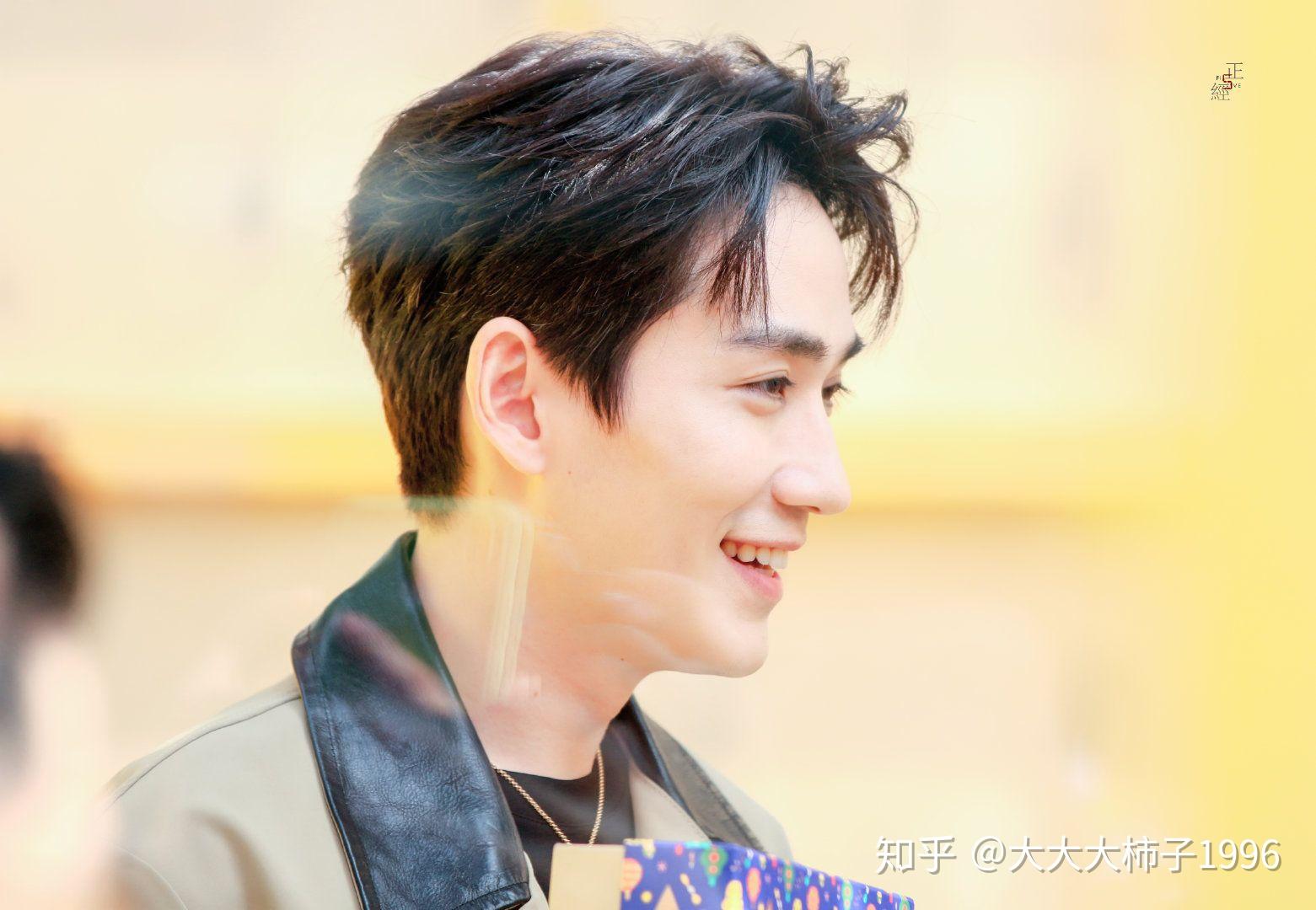 有没有人可以分享一下朱一龙笑起来的图片?