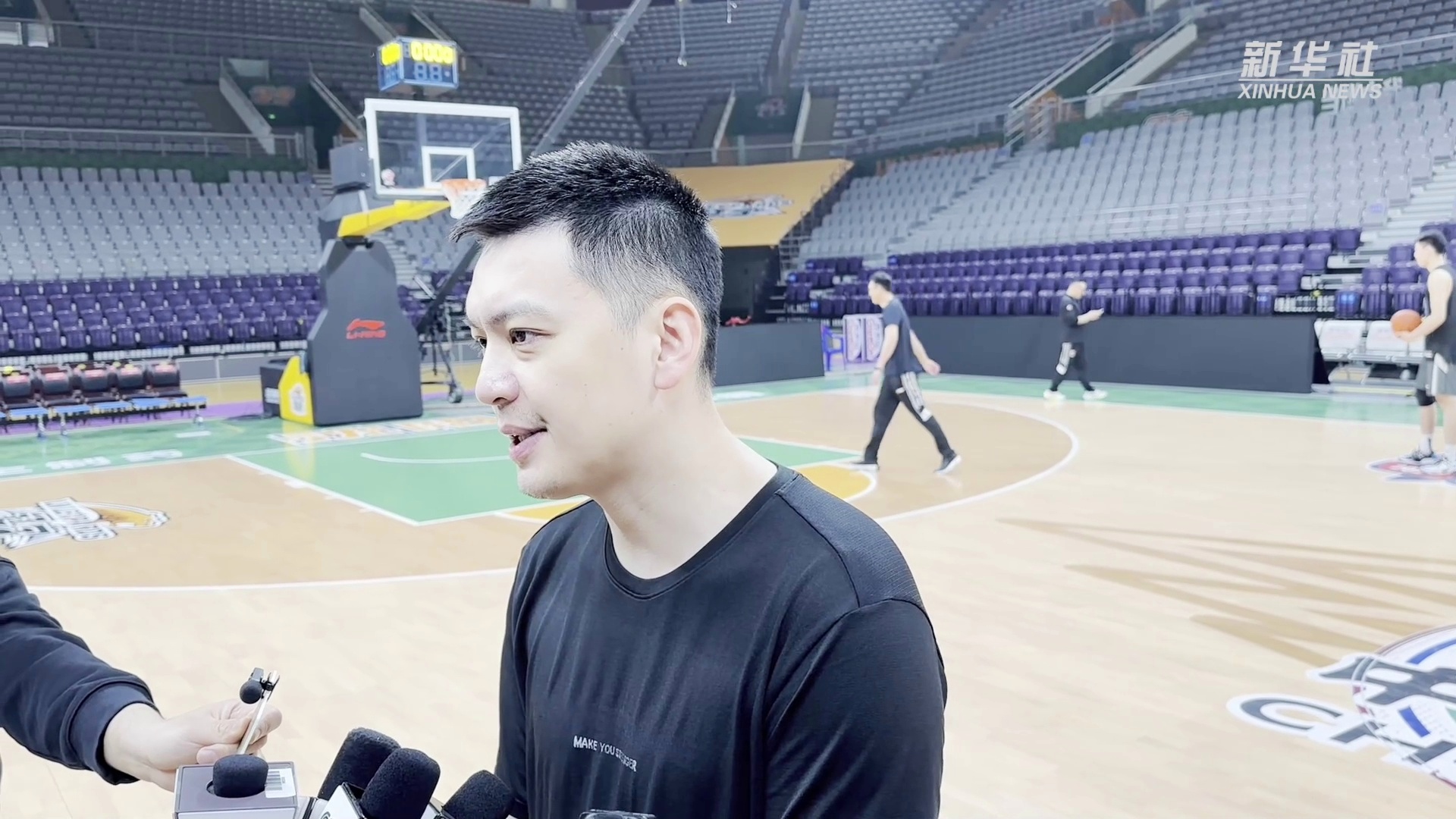 cba辽宁队主教练杨鸣一鼓作气把比赛打好