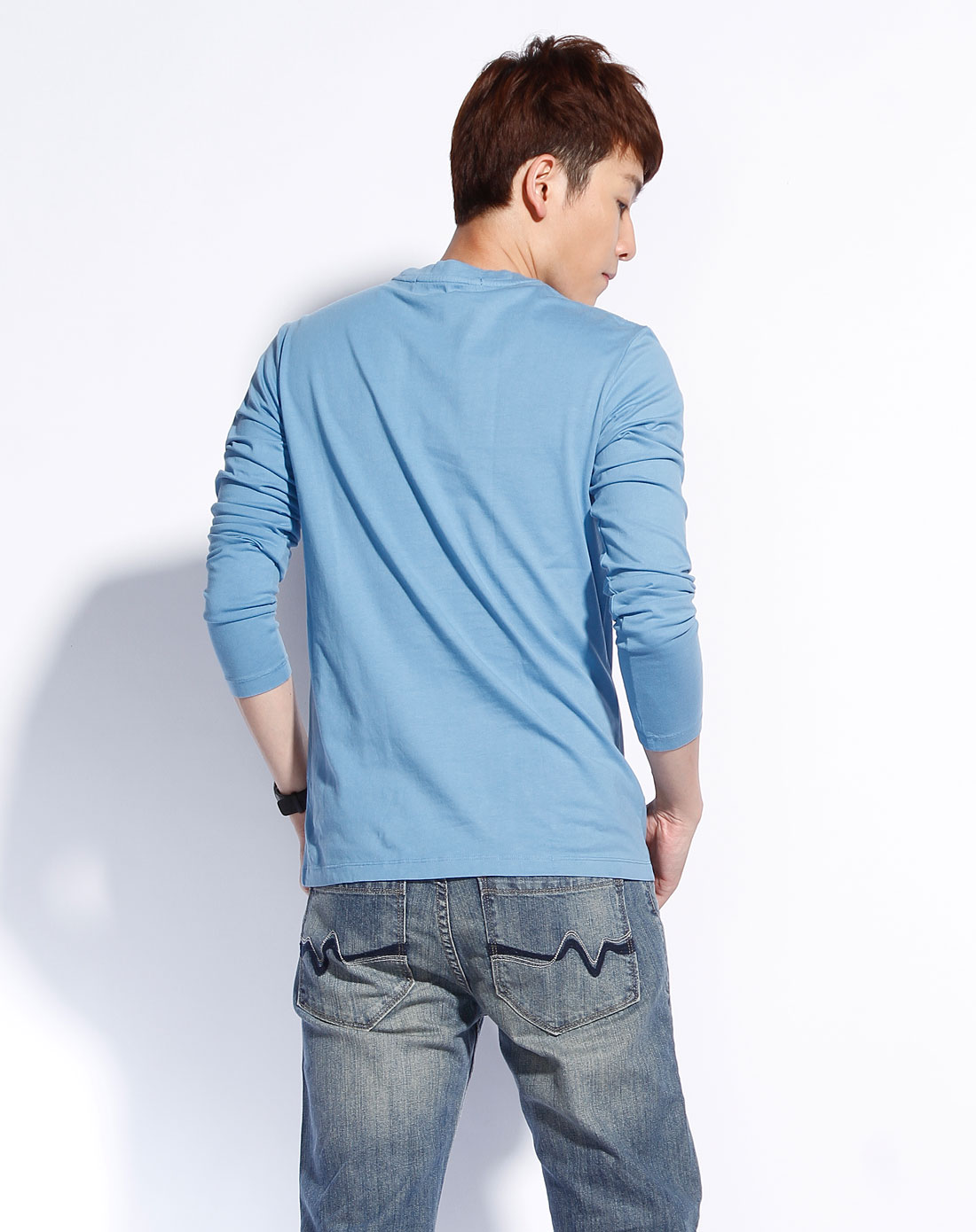 灰蓝色圆领长袖休闲t恤