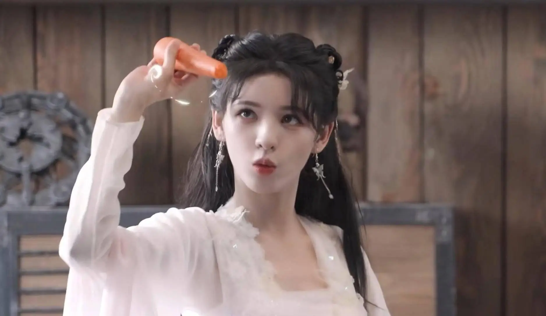 斗罗真人版又上新花絮,张予曦版小舞超可爱,花蕾神装成熟又性感_造型