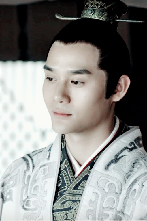 王凯《琅琊榜》【萧景琰】赤焰少帅林殊从小到大的好友,性情倔强,被