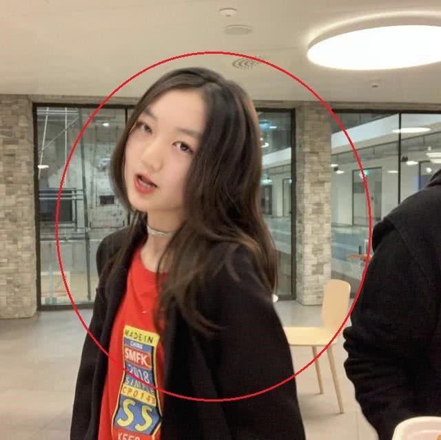 李嫣穿水手服开派对,14岁的她打扮时尚,像即将出道的小明星_王菲_母亲