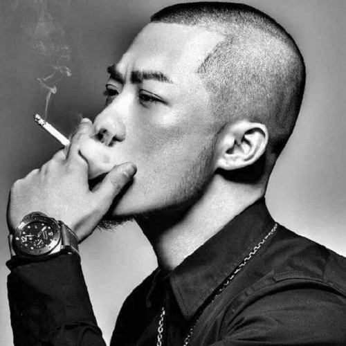 超酷抽烟黑白男人头像图片