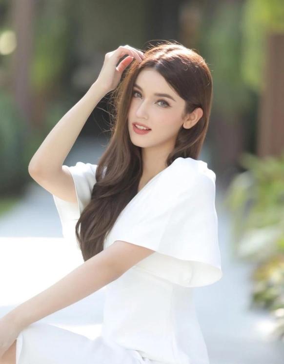 今年的泰国小姐大赛中的参赛佳丽,每个人都比一线女