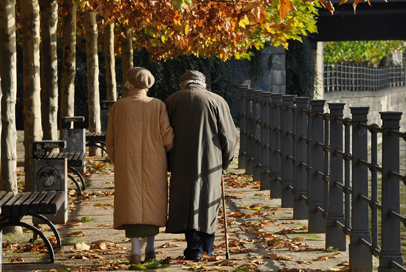 【原创】介护,托起"最美夕阳红"之三(每位老人,都是一本书)