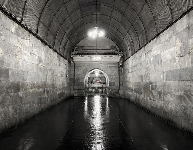 明定陵,位于北京市昌平区大峪山东麓,明十三陵之一,是明朝第13位皇帝