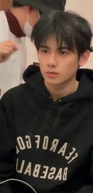 不少网友喊话:别说话,就做我的哑巴新郎!