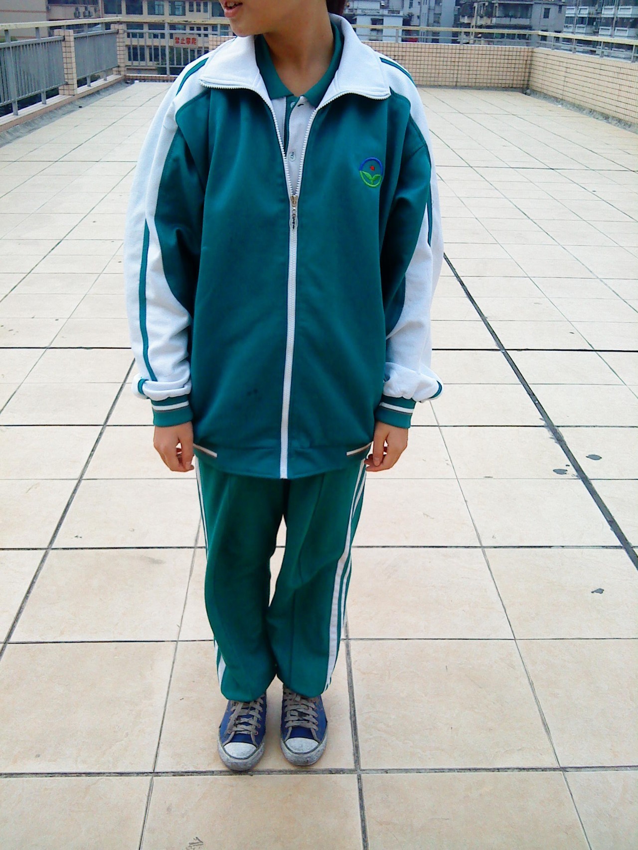 校服已经够丑了,为什么还不能让我们改?