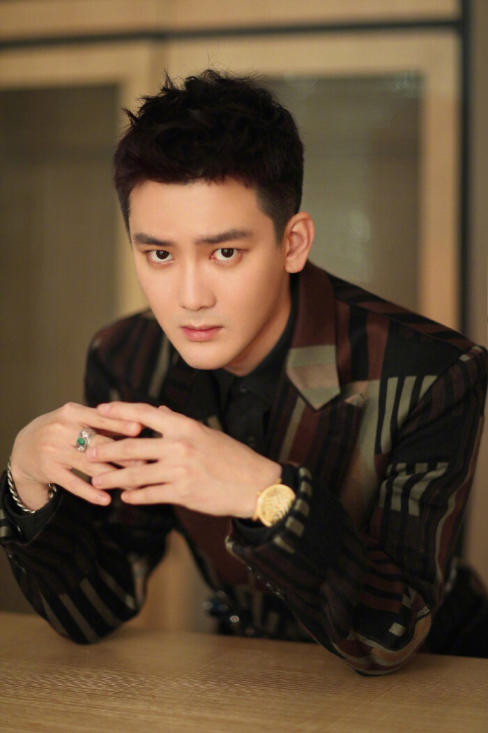 2014年,出演个人首部电视剧《老700_1050竖版 竖屏