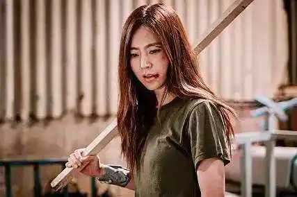 此外,在 《真正的男人女兵特辑》,《我独自生活》,《认识的哥哥》等