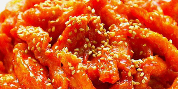 今天介绍的这道菜就是茄汁里脊,营养丰富,软糯鲜香,一口一个吃着香!