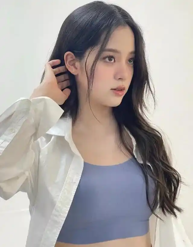 性感尤物欧阳娜娜黑色写真曝光事业线抢镜眼神性感撩人