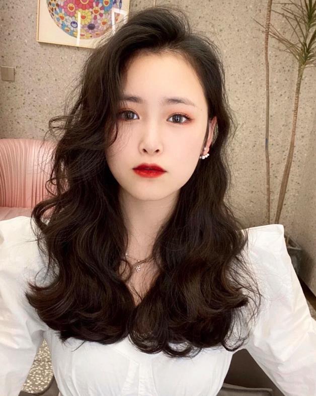 2021年最流行卷发来了,试试这几款,百搭气质又显脸小