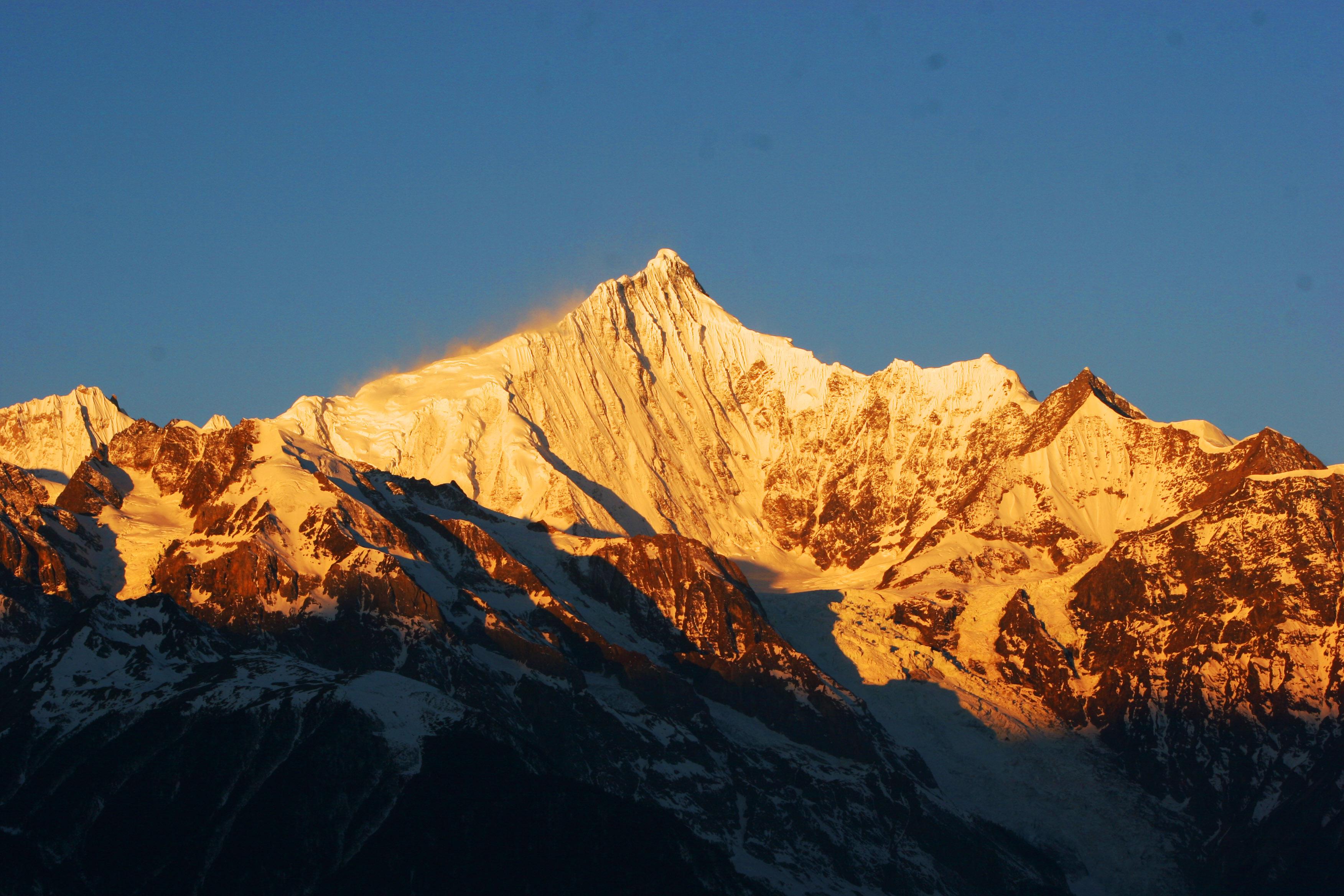 香格里拉 普达措国家公园 噶丹松赞林寺 梅里雪山国家公园 纳帕海 石