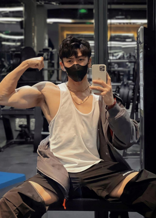 肩宽腰细的广东男人