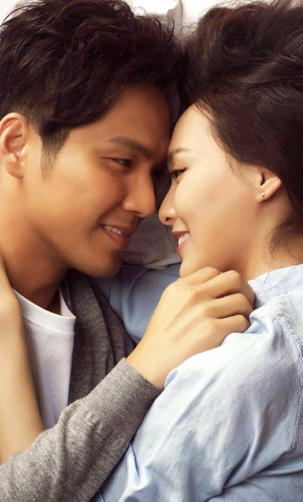 钟汉良近照,网友:又黑又瘦老十岁!不过,他媳妇的长相,还行!