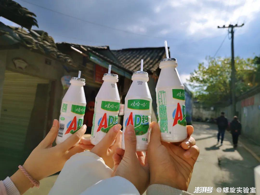 那个换掉王力宏代言的女人开始接班娃哈哈了