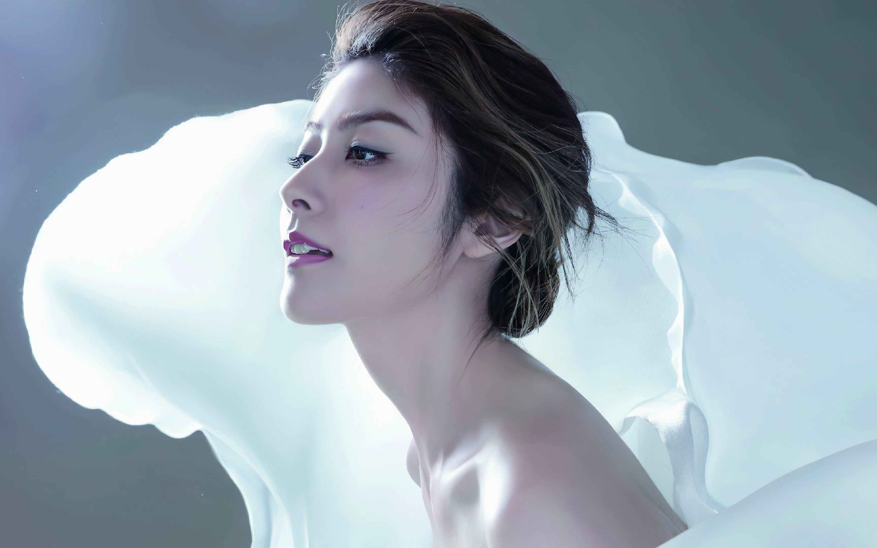 "冻龄女神"陈慧琳的颜值变化,时尚自信又洒脱自然,真正的一代天后