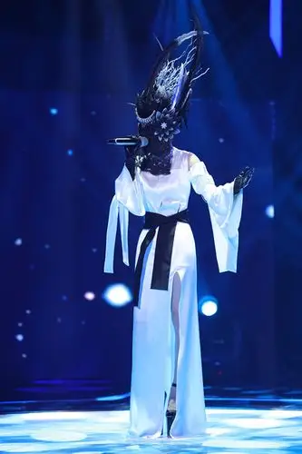 蒙面歌王第二季进击的女帝张碧晨揭面脚踩恨天高如履平地