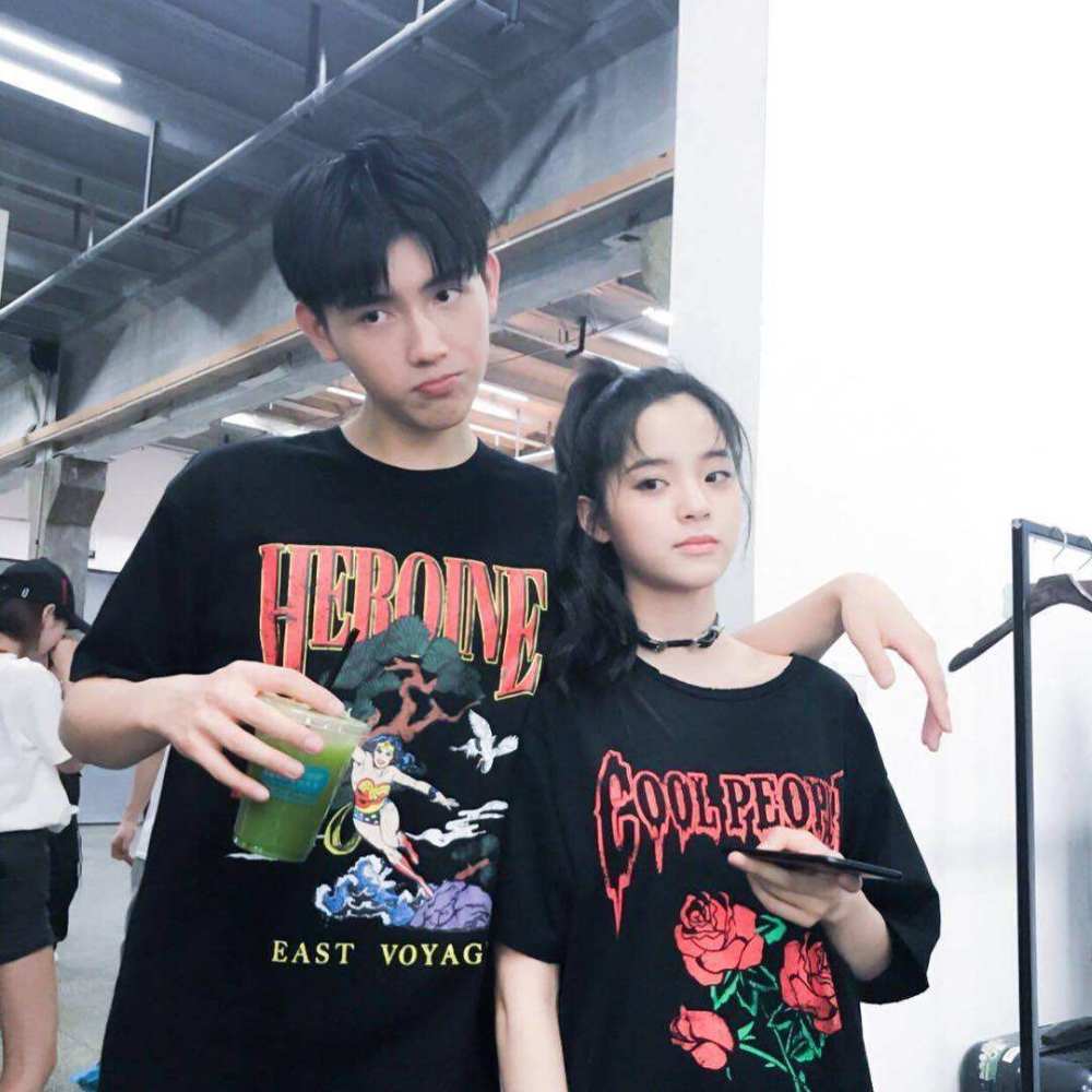 曝欧阳娜娜翟子路疑似在一起,男方光上身被拍,女方亲热喊老公?