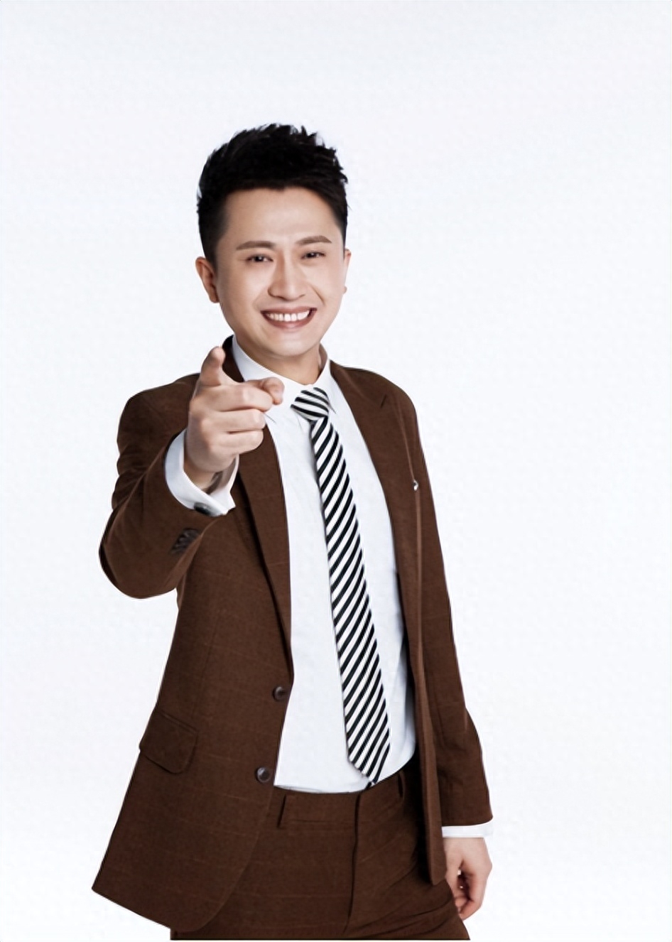 主持人杨帆:娶平凡妻子李松奇,生下两个女儿,日子过得有滋有味