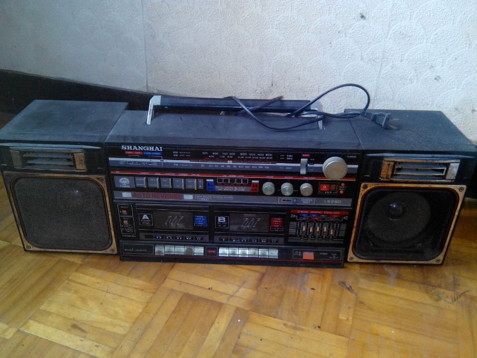 偶然收到两台旧式录音机,不知道值不值得收藏