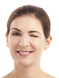 和快乐的脸川井有趣的枪口粉红色的脸颊和闪烁的眼睛在粉红色的背景