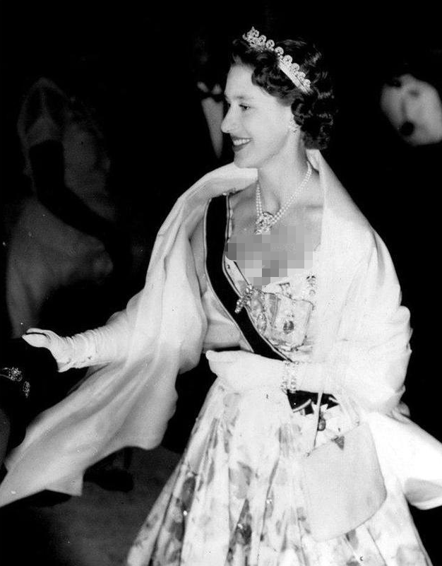 英国女王的妹妹真的漂亮吗?看完那组老照片,你就明白了