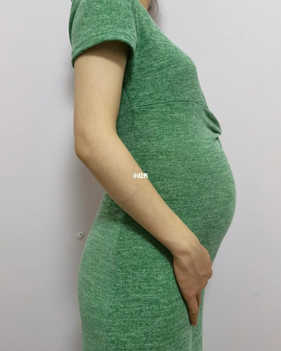 分享一个30周的孕肚照