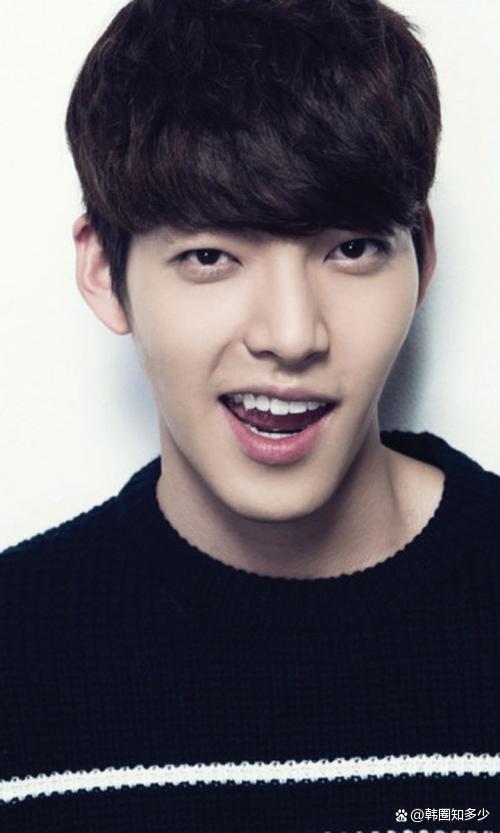 近日,韩国演员金宇彬通过instagram分享了自己的近况,在照片中金宇彬