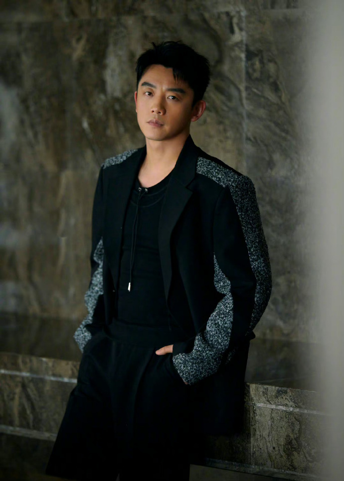 郑恺超话#郑恺0417生日快乐#  他是《繁花》中财大气粗的魏总,是