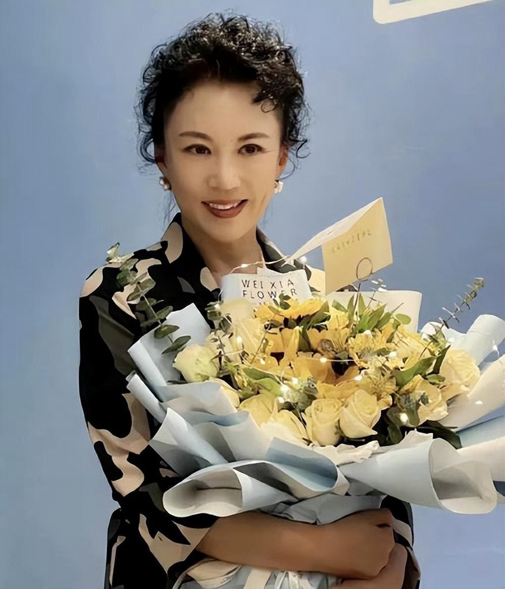 马丽:戏红人不红也幸福 国家一级演员马丽,同时也是国家话剧院的成员