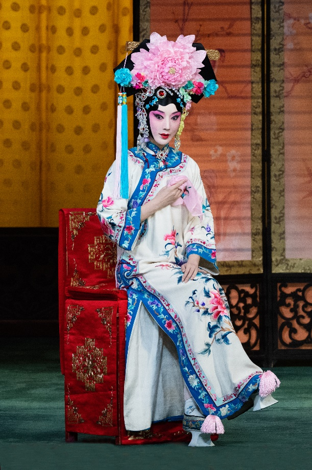 郭玮饰铁镜公主 摄影:孙觉非