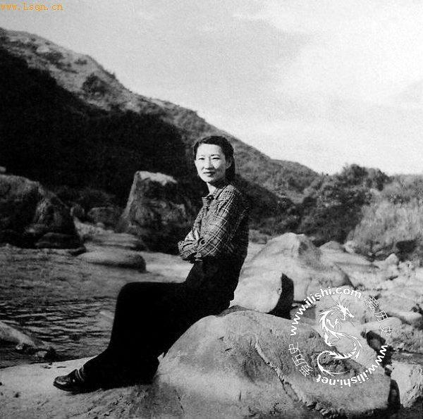 p>赵一荻(1912年5月28日—2000年6月22日),女,汉族,又名绮霞,乳名香