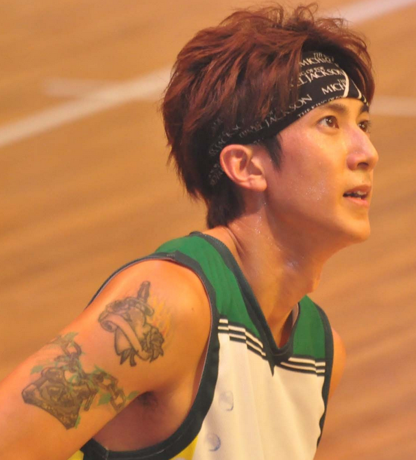 吴亦凡|纹身:文章|纹身:罗志祥|纹身:朱碧石的侧脸真心的帅都没话说.