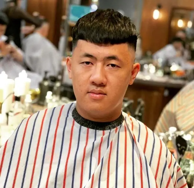 脸胖的男士别乱剪发型了建议留这4款清爽短发显瘦还帅气