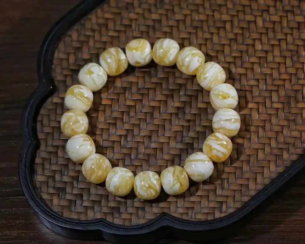 琥珀蜜蜡.「金白虎皮·同料手串」 金白交织,极度舒适的细腻 - 抖音