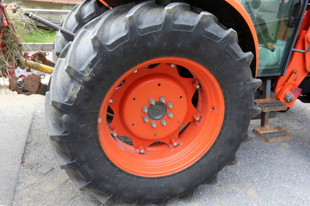 轮子用于运输货物在各种各样的机制和工具照片