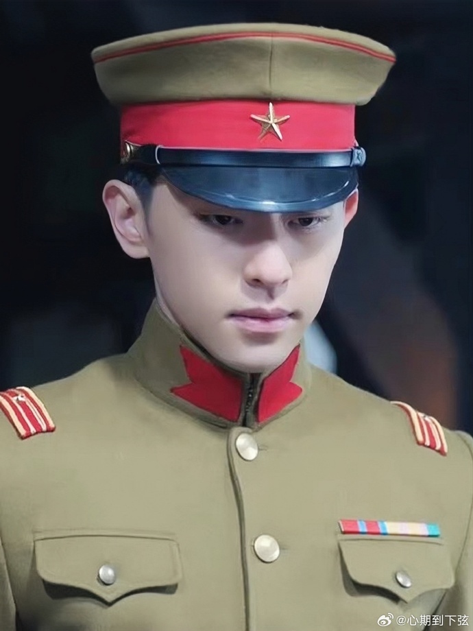 邓伦马除夕#2021年刚喜欢伦伦的时候,正赶上电视上播《燃情大捣》