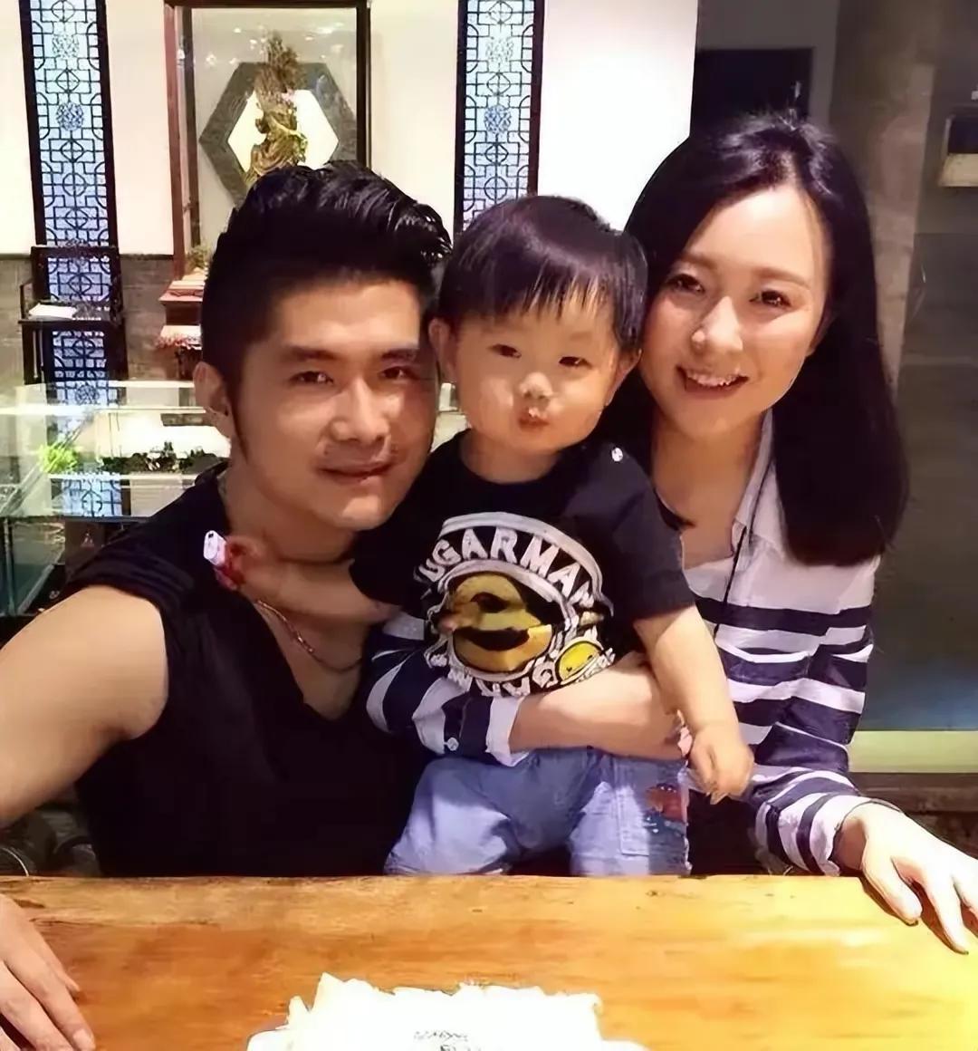 回顾潘长江女儿潘阳拍戏不成嫁10亿富豪婚后带儿子长住娘家