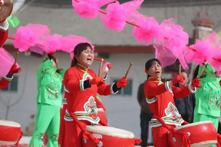 屯里人敲锣打鼓集体过大年 - 美篇