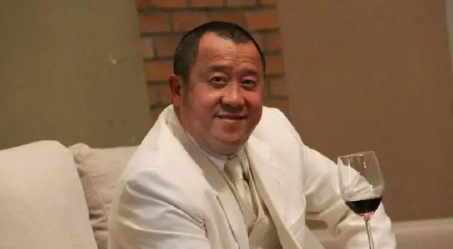 被香港艺人尊称大哥,八卦缠身却能全身而退,曾志伟到底有多牛?